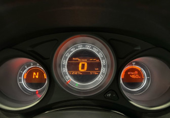 Подержанный автомобиль Citroen C4 Hatchback 2012 года (17 фото)
