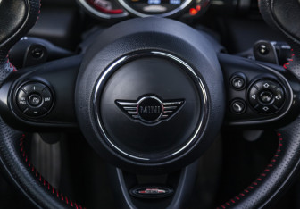 Подержанный автомобиль MINI Hatch 2018 года (16 фото)