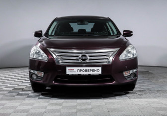 Подержанный автомобиль Nissan Teana 2014 года (2 фото)