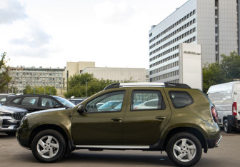 Подержанный автомобиль Renault Duster 2017 года (6 фото)