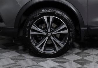 Подержанный автомобиль Nissan Qashqai 2022 года (8 фото)