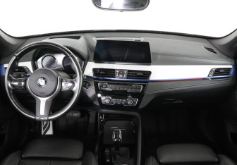 Подержанный автомобиль BMW X1 2022 года (10 фото)