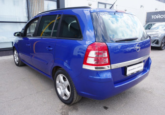 Подержанный автомобиль Opel Zafira Compactvan 2008 года (7 фото)