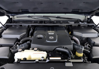 Подержанный автомобиль Toyota Land Cruiser Suv 2021 года (9 фото)