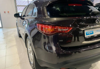 Подержанный автомобиль Infiniti FX 2011 года (8 фото)