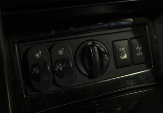Подержанный автомобиль Toyota Land Cruiser Prado 2010 года (15 фото)