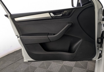 Подержанный автомобиль Skoda Rapid Liftback 2019 года (19 фото)