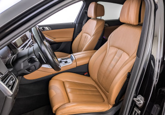 Подержанный автомобиль BMW X6 2022 года (20 фото)