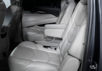 Подержанный автомобиль Cadillac Escalade Suv 2019 года (10 фото)