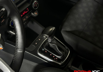 Подержанный автомобиль Kia Rio Hatchback 2018 года (16 фото)