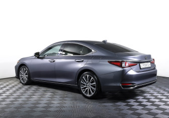 Подержанный автомобиль Lexus ES 2021 года (7 фото)