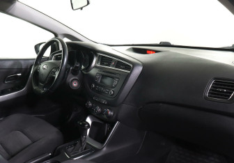 Подержанный автомобиль Kia Ceed Wagon 2017 года (9 фото)