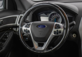 Подержанный автомобиль Ford Explorer 2012 года (16 фото)