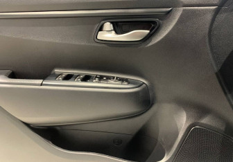 Подержанный автомобиль Kia Rio Sedan 2019 года (17 фото)