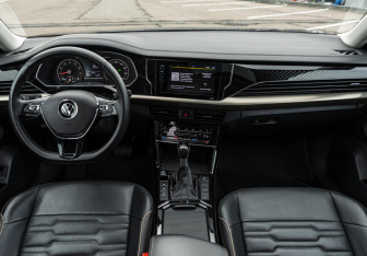 Подержанный автомобиль Volkswagen Passat Sedan 2020 года (13 фото)