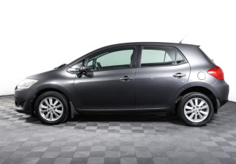 Подержанный автомобиль Toyota Auris Hatchback 2007 года (8 фото)