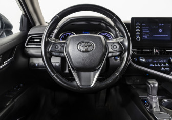 Подержанный автомобиль Toyota Camry Sedan 2021 года (10 фото)
