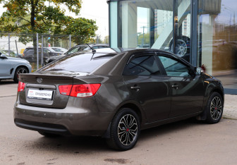 Подержанный автомобиль Kia Cerato Sedan 2009 года (4 фото)