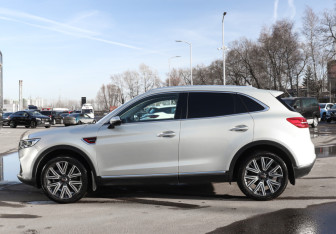 Подержанный автомобиль Hongqi HS5 2024 года (8 фото)