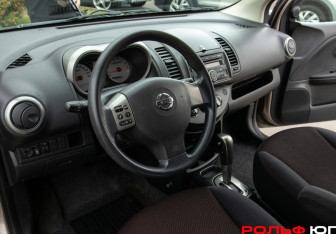 Подержанный автомобиль Nissan Note 2008 года (16 фото)