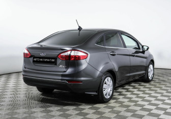 Подержанный автомобиль Ford Fiesta Sedan 2017 года (3 фото)