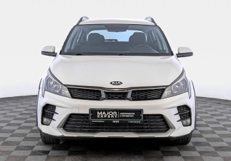 Подержанный автомобиль Kia Rio Hatchback 2021 года (2 фото)