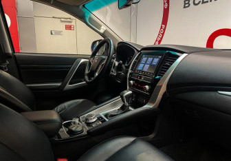 Подержанный автомобиль Mitsubishi Montero Sport 2022 года (7 фото)