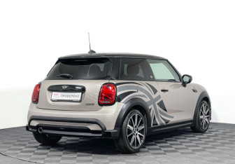Подержанный автомобиль MINI Hatch 2024 года (5 фото)