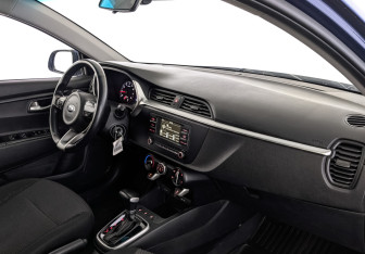 Подержанный автомобиль Kia Rio Hatchback 2021 года (13 фото)
