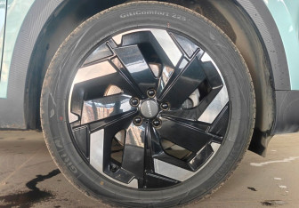 Подержанный автомобиль Omoda C7 2025 года (19 фото)