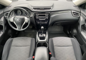 Подержанный автомобиль Nissan X-Trail 2018 года (10 фото)