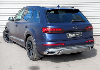 Подержанный автомобиль Audi Q7 2023 года (7 фото)