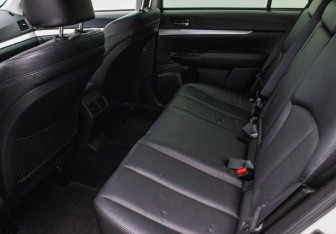 Подержанный автомобиль Subaru Outback Wagon 2012 года (11 фото)