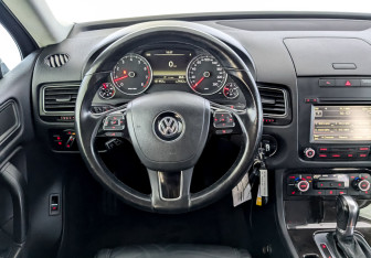 Подержанный автомобиль Volkswagen Touareg 2012 года (22 фото)