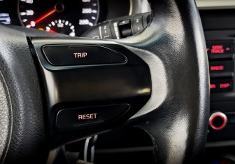 Подержанный автомобиль Kia Rio Hatchback 2021 года (27 фото)