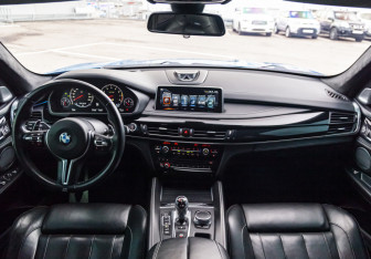 Подержанный автомобиль BMW X5 M 2016 года (17 фото)