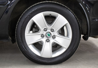 Подержанный автомобиль Skoda Octavia Liftback 2013 года (23 фото)