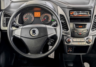 Подержанный автомобиль SsangYong Actyon 2014 года (21 фото)