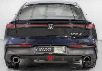 Подержанный автомобиль Changan UNI-V 2023 года (6 фото)