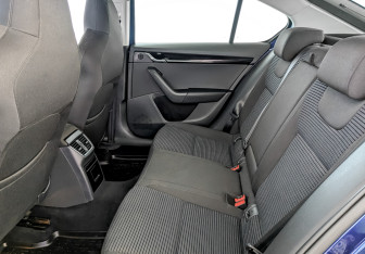 Подержанный автомобиль Skoda Octavia Liftback 2015 года (12 фото)