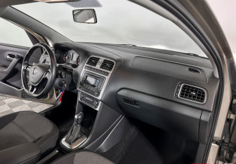 Подержанный автомобиль Volkswagen Polo Sedan 2018 года (9 фото)