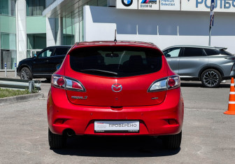 Подержанный автомобиль Mazda 3 Hatchback 2012 года (6 фото)