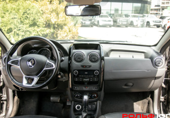 Подержанный автомобиль Renault Duster 2019 года (10 фото)
