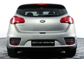 Подержанный автомобиль Kia Ceed Hatchback 2017 года (6 фото)