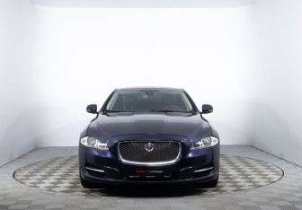 Подержанный автомобиль Jaguar XJ 2014 года (2 фото)
