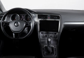 Подержанный автомобиль Volkswagen Golf Hatchback 2014 года (12 фото)