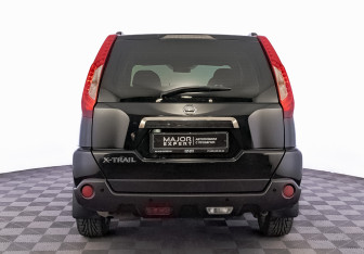 Подержанный автомобиль Nissan X-Trail 2013 года (6 фото)