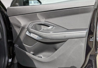 Подержанный автомобиль Jaguar E-Pace 2020 года (14 фото)