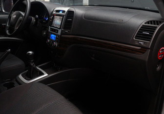 Подержанный автомобиль Hyundai Santa Fe 2010 года (9 фото)