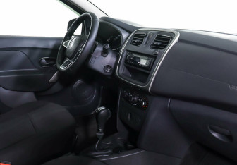 Подержанный автомобиль Renault Sandero 2021 года (8 фото)